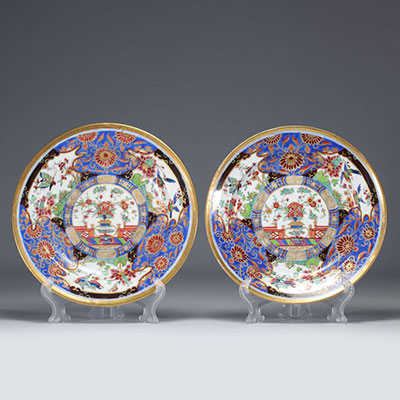 MEISSEN pair of porcelain plates with Asian decoration from the 18th century