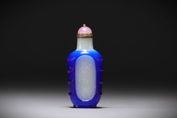 Chine - Tabatière en verre multicouche blanc bleu