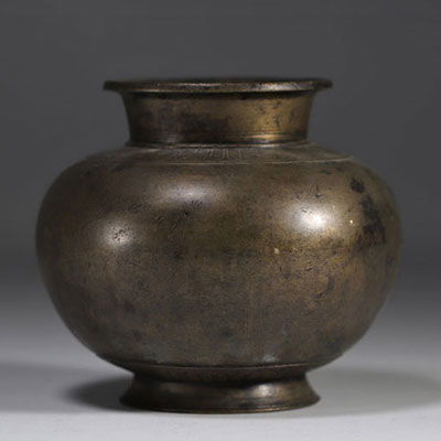 Bronze vase from India, 19th century