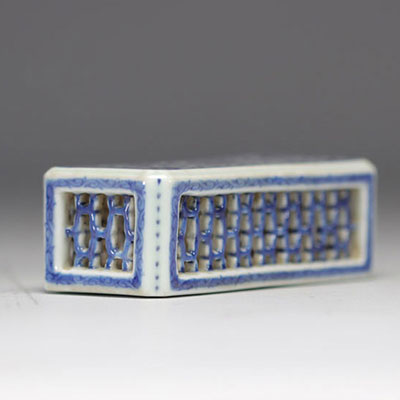 Porcelain cricket box in white and blue Qianlong brand