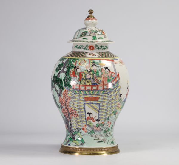 China - green family covered vase from Qing period (1644-1912)