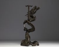 Japon - Grand dragon en bronze à patine brun foncé, époque Meiji.