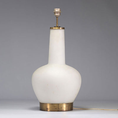 Max INGRAND (1908-1969) Lamp in white opaline glass and brass Edition Fontana Arte.