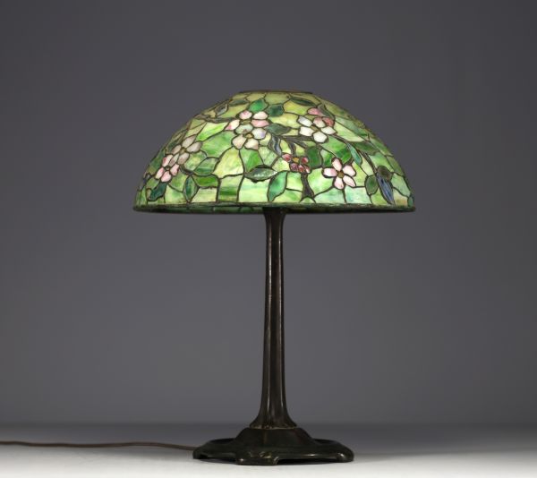 TIFFANY STUDIOS ‘New York’ 1900 - Table lamp with bronze base and floral glass mosaic shade, signed and numbered under the base.