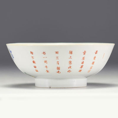 China - Polychrome porcelain bowl decorated with peaches, flowers and a poem, intended for the Vietnamese market, mark under the piece, 19th century.