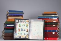 Set of 32 albums of world stamps originating from China, Europe, etc. (Lot 3)