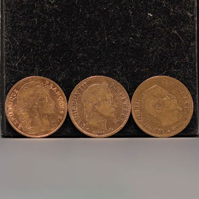 Set of three 10 Frs Gold coins, a Marianne from 1907 and two 10 Frs Napoléon III from 1826 and 1863.