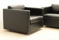 Walter KNOLL (1876-1971) Paire de fauteuils en cuir noir.