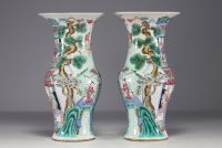 Chine - Paire de vases en porcelaine famille rose à décor de sages, époque XIXème