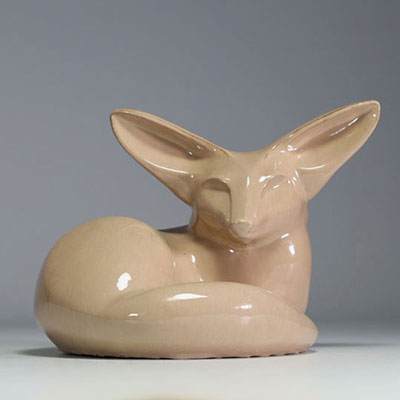 Roger DUTERME (1919-1997) Fennec en céramique vernissée, cachet de l'artiste, vers 1970.