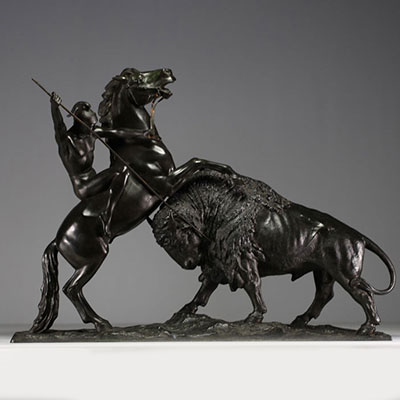 Pierre ANDREE (XIX-XX) ‘La chasse au bison’ (The buffalo hunt) Imposing bronze sculpture with shaded patina, signed.