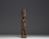 Côte d'Ivoire - Statue féminine Baoulé en bois sculpté.