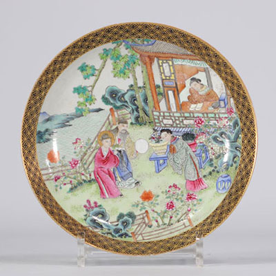 Jiang ZHENG LONG Famille rose porcelain plate decorated with figures from 18th century