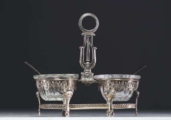 Table salt cellar in solid silver with antique decoration in the Empire style, French work from the 19th century.