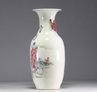 China - Polychrome porcelain vase decorated with characters, late 19th century.