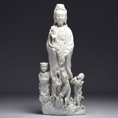 Chine - Figure de Guanyin en porcelaine blanc de Chine, XXème.