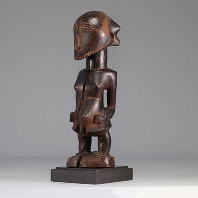 Ancienne statue d'ancêtre Hemba provenant de la Rep. Dem. Congo