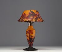 DAUM Nancy - Large mushroom lamp in acid-etched multi-layered glass decorated with cockerel crests, signed on the shade.