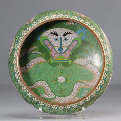 Cloisonné brushwork decorated with a green dragon in the center