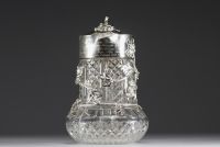 W. A. BOLIN - Moscou, 1891 - Somptueuse carafe en cristal taillé et argent massif à décor de vignes en relief, estampillé Bolin, poinçons KL et 84 zolotnik.