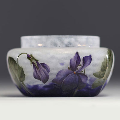 DAUM Nancy - Couve in acid-etched multi-layered glass with enamelled decoration of violets, signed.