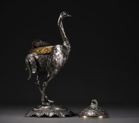 Ostrich in silver and vermeil, imposing covered bowl, table settings, late 19th century.