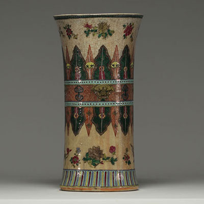 China - Large polychrome porcelain vase decorated with chimeras.