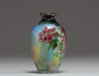 Camille FAURÉ (1874-1956) Vase en émaux de Limoges à décor floral.