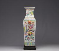 China - Imposing famille rose square vase with figurative battle scenes, 19th century.