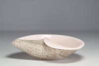 Ercole BAROVIER (1889-1974) Coupe en verre soufflé blanc laiteux et beige.