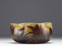 DAUM Nancy - Four-lobed bowl in acid-etched multi-layered glass decorated with dahlias, circa 1910.