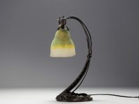 DAUM Nancy - Louis MAJORELLE (1859-1926) Marmorated glass tulip lamp on hammered wrought iron frame, signed.