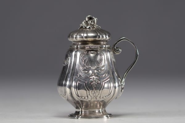 Karl FABERGER  (1846-1920) Small silver mustard pot, Russian hallmark 88 zolotniks and goldsmith's hallmark.