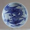 Chine - Plat en porcelaine blanc bleu à décor de dragon, XIXème