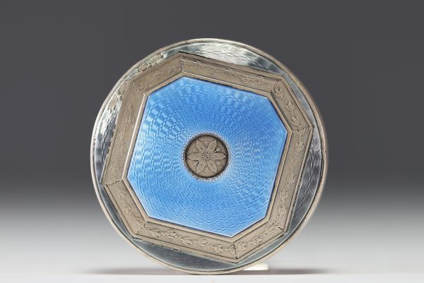 Snuffbox in solid silver with guilloché and enamel, late 19th century.