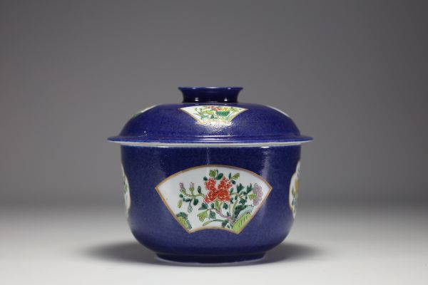 China - Covered pot in powder blue porcelain, cartouche with floral decoration, Kangxi period