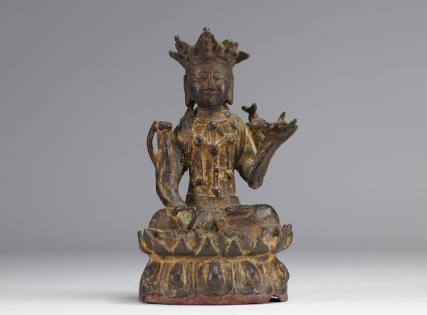 Statue of a traditional seated figure in bronze originating from China from the Ming period  (明朝)