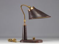 Lampe de bureau en cuir, calendrier dateur, attribuée à Jacques ADNET.