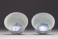 China - Pair of small Imperial bowls Ming in blue and white porcelain decorated with dragons, mark and period Cheng Hua (CHENGHUA 1465-1487).