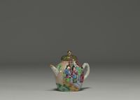 China - Set comprising an 18th century Compagnie des Indes porcelain tea caddy, a Canton porcelain teapot and a soapstone Sage.