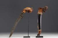 Indonesia - Beautiful Sewar dagger with carved wooden handle in the shape of a parrot's head.