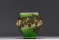 DAUM Nancy - Vase in acid-etched multi-layered glass decorated with redcurrants.