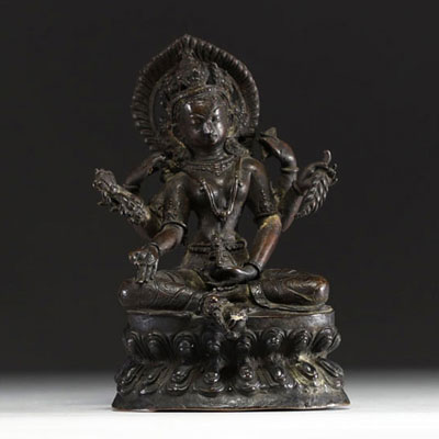 Chine - Tibet - Vasudhara, sculpture en bronze à patine foncée.