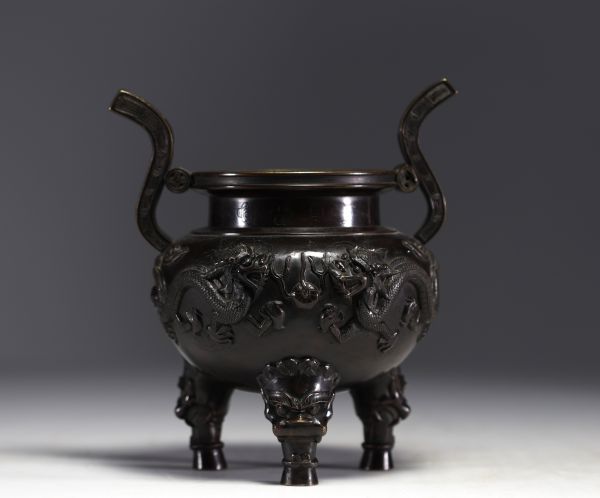 Chine - Brûle parfum en bronze à décor de dragons, époque XIXe siècle.