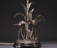 Lampe de bureau aux ibis en métal argenté, signée Figudo, France, époque Art Nouveau.