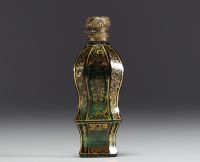 Sampson Mordan & Co (1840 - 1850) - Victorian green and gold glass perfume bottle with silver stopper.