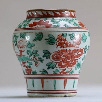 China - Green family polychrome porcelain vase, Kangxi