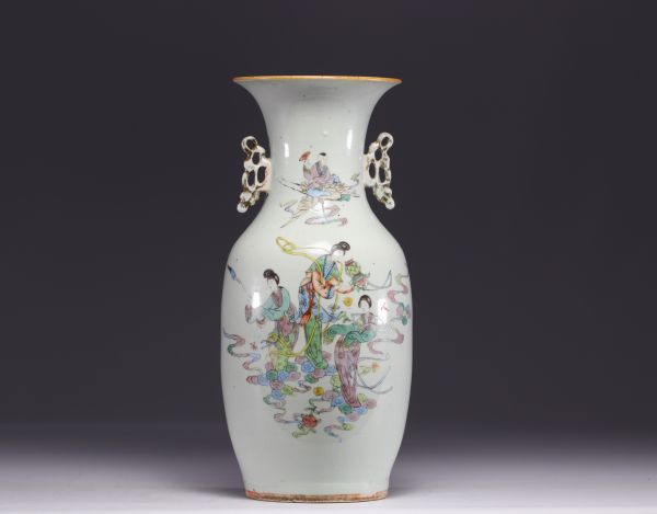 Chine - vase Famille rose à décor de personnages, début XXe siècle