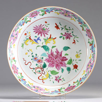 Grand plat en porcelaine de chine de la Famille Rose du XVIIIe siècle