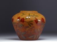 DAUM Nancy - Vase with Japanese Cognassier decoration.